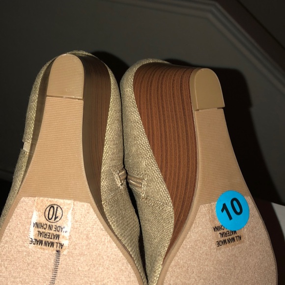 Shoes - Picture 4 of 4